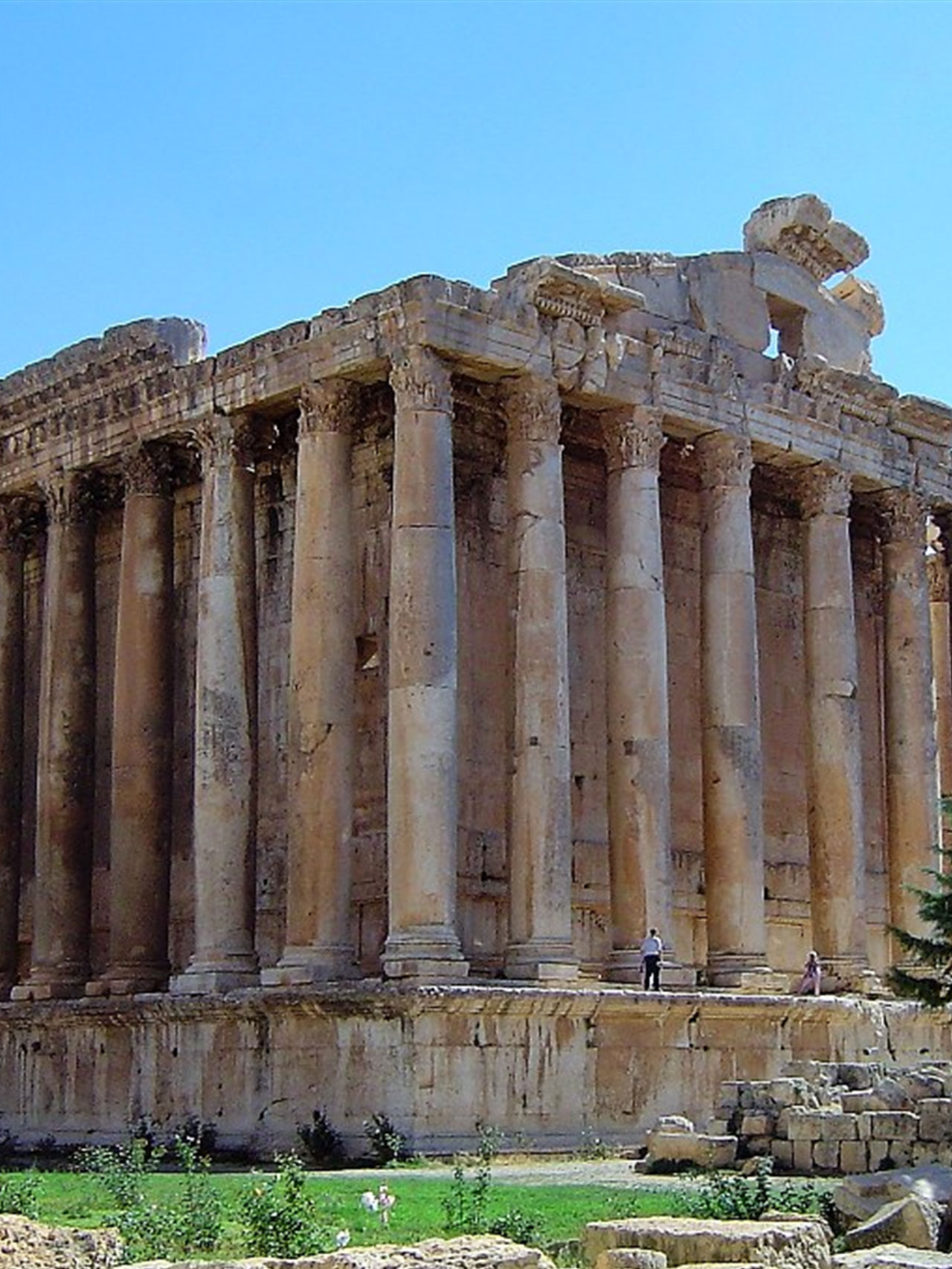 temple-of-bacchus-baalbek-roman-ruins-lebanon-2