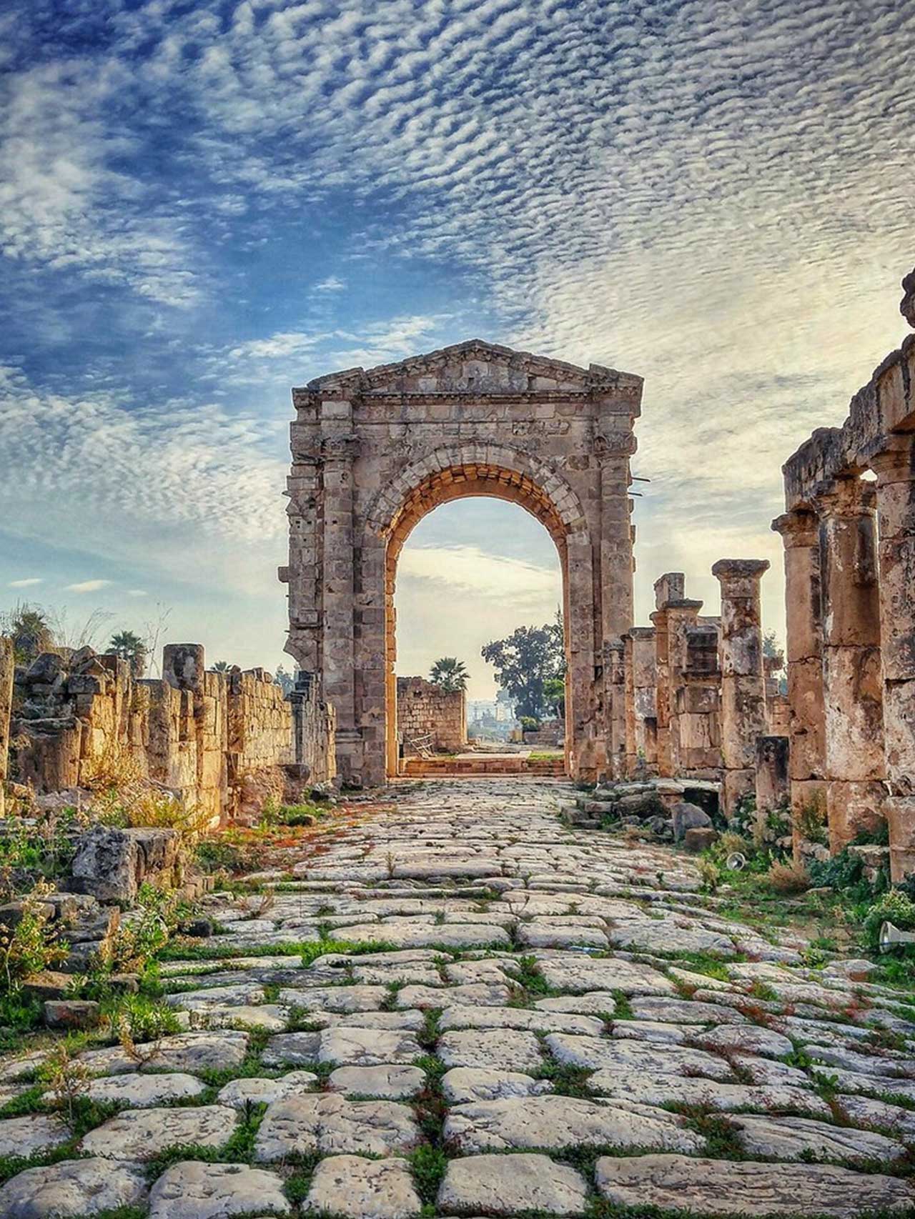 tyre-necropolis-ancient-roman-ruins-tyre-lebanon